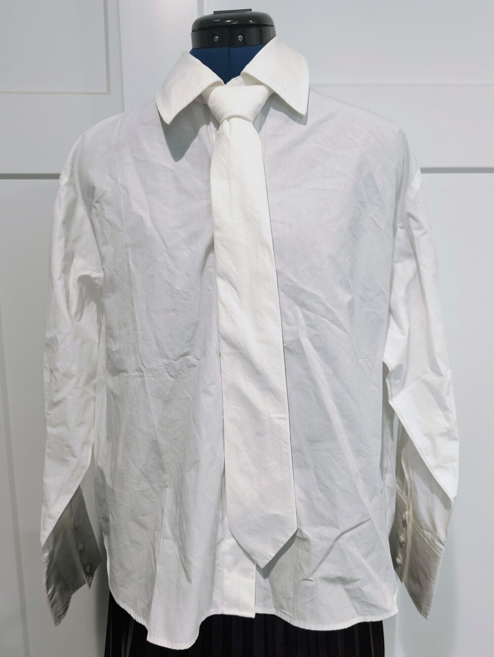 Aaron And Amber Women's White Button-Down Shirt with Point Collar 100% Cotton.